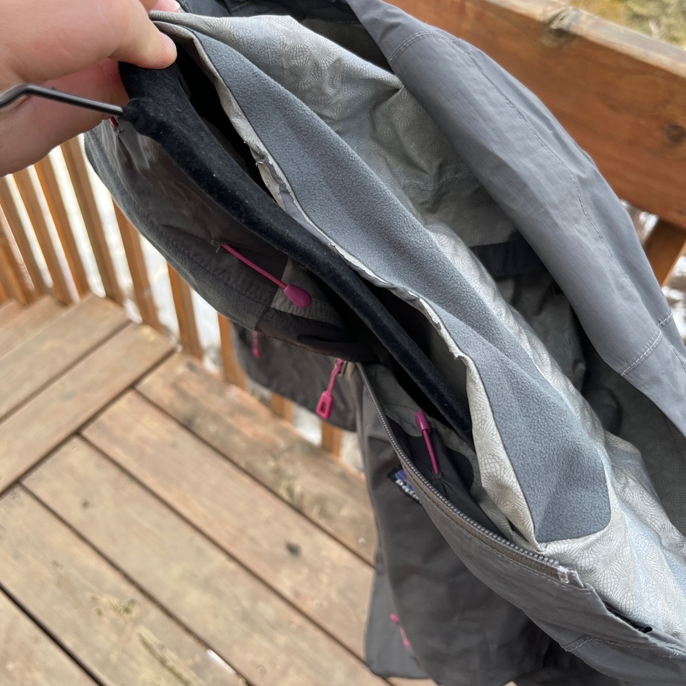 Patagonia Black Rain Jacket with Pink Zipper Details - Picture 4 of 5